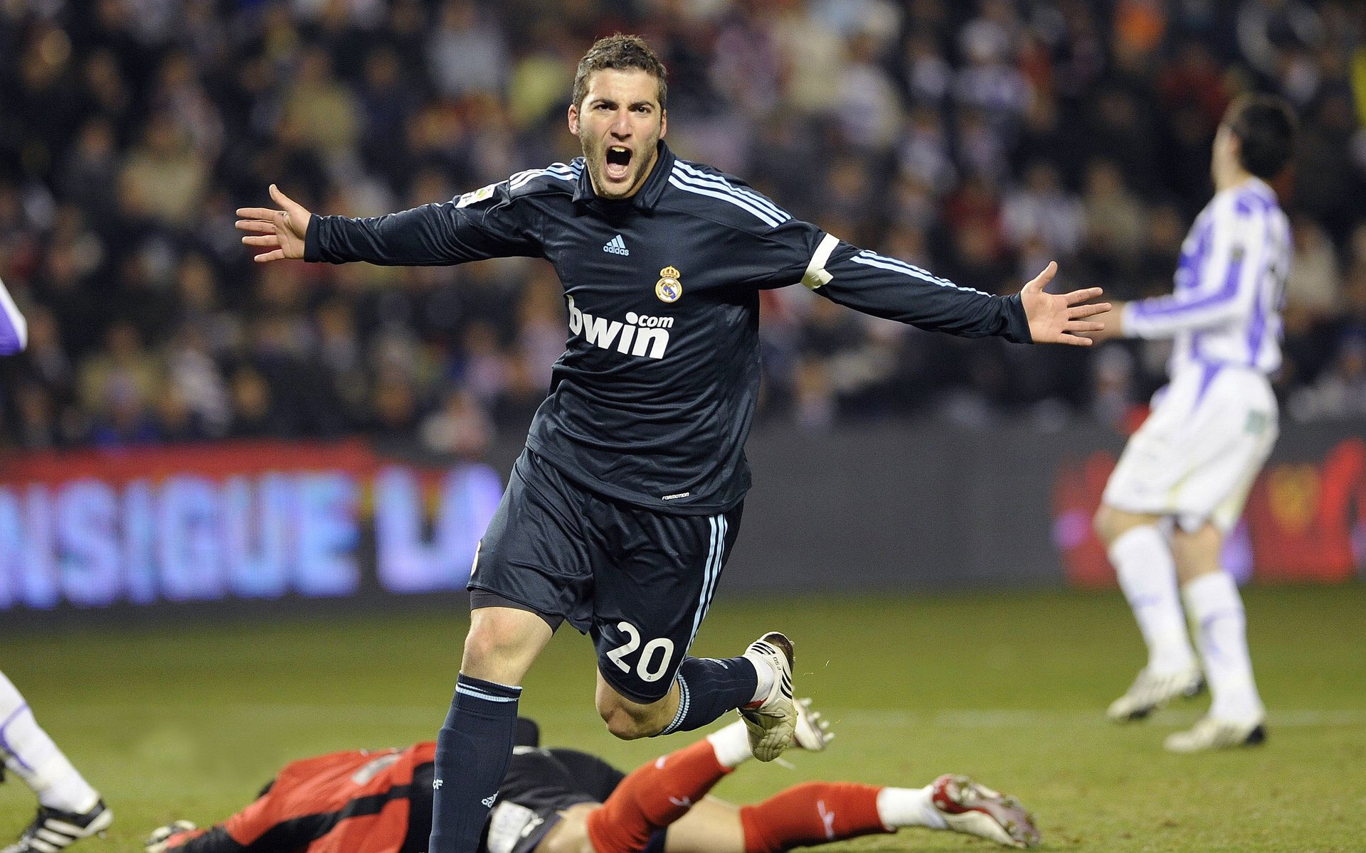 巴黎圣日耳曼再登时，夺冠一线胜利锦上添花，巴黎圣日耳曼首场比赛